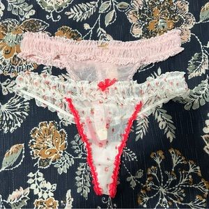 NWT Victoria’s Secret Ruffled Lace Mesh Thongs Size Large
